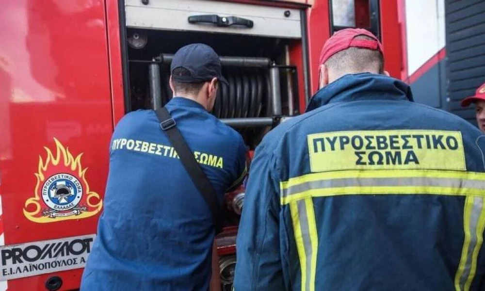 Φωτιά στο προαύλιο εργοστασίου λιπασμάτων στα Νεόκτιστα Ασπροπύργου - Καίγεται δεξαμενή με νιτρικό οξύ